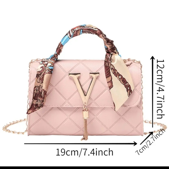 NWT !!:Beautiful Pink Argyle Embossed Crossbody Shoulder Bag with Scarf!!✨️💕✨️ - Picture 4 of 12